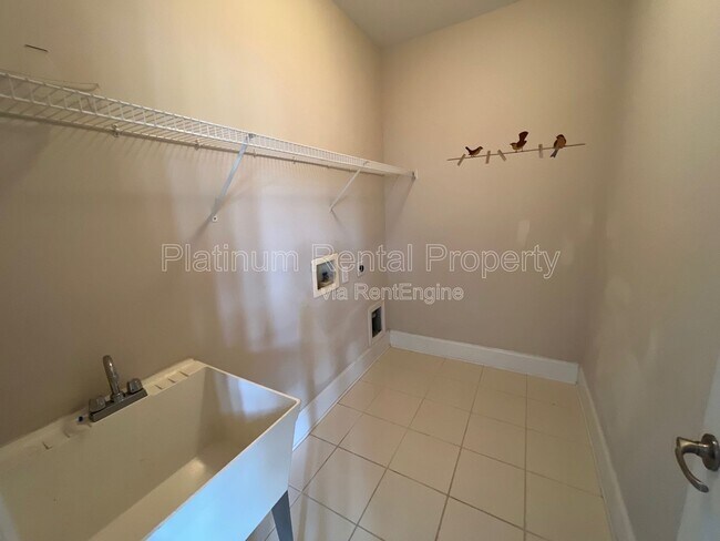 Building Photo - 5520 Viewpoint Ct