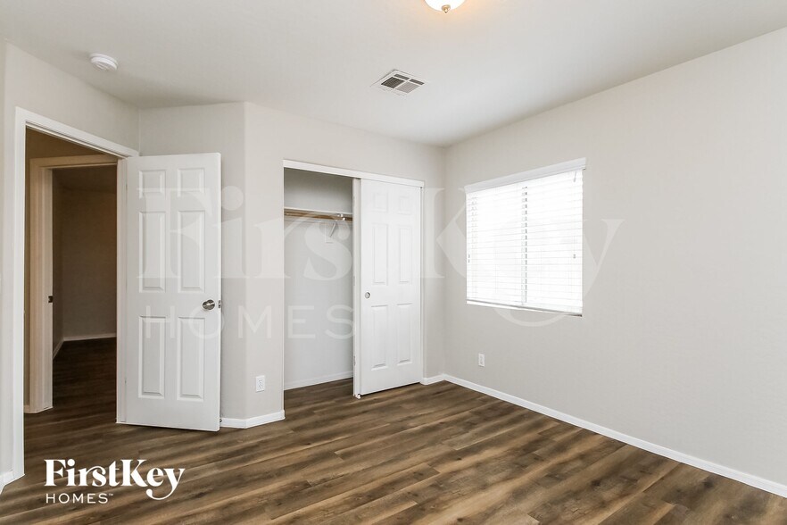 Building Photo - 4082 E Meadow Lark Way