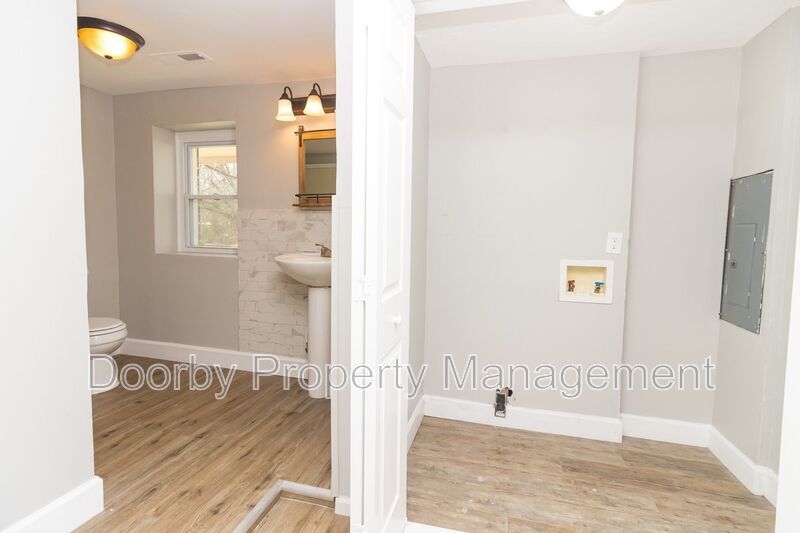 Building Photo - 278 Hollywood Dr