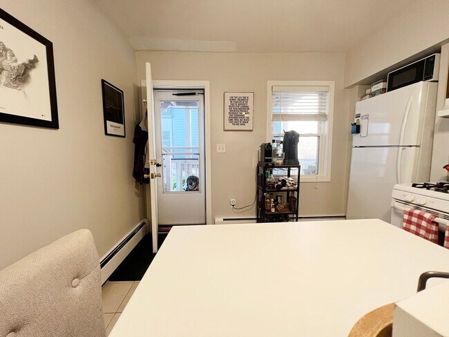 Building Photo - 126 Everett St