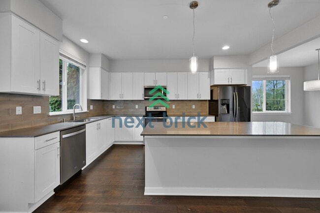 Building Photo - Spacious 3-Bed Townhouse Retreat in Bothell – 1928 Sq Ft of Comfortable Living!