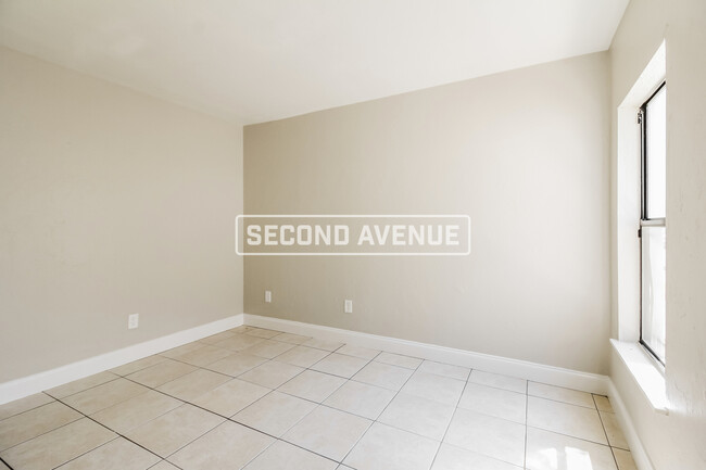 Building Photo - 1163 Bayshore Dr N