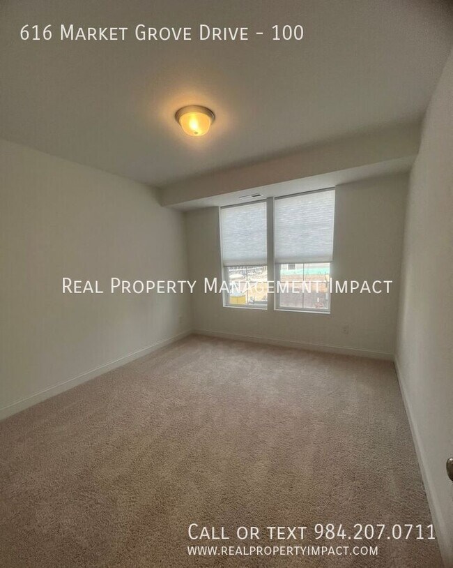 Building Photo - 616 Mkt Grv Dr