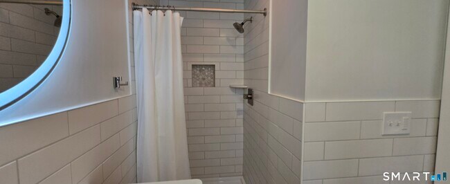 Building Photo - 63 Plumtree Ln