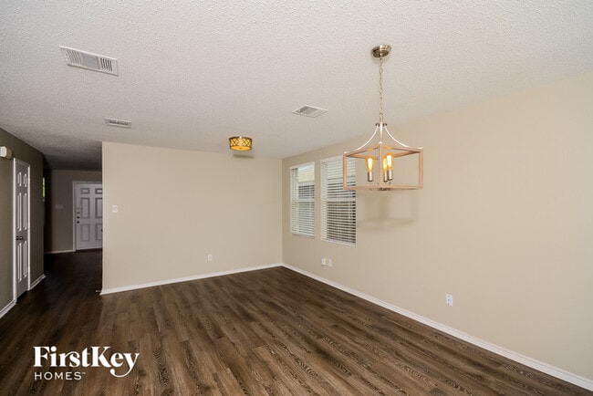 Building Photo - 313 Butch Cassidy Dr