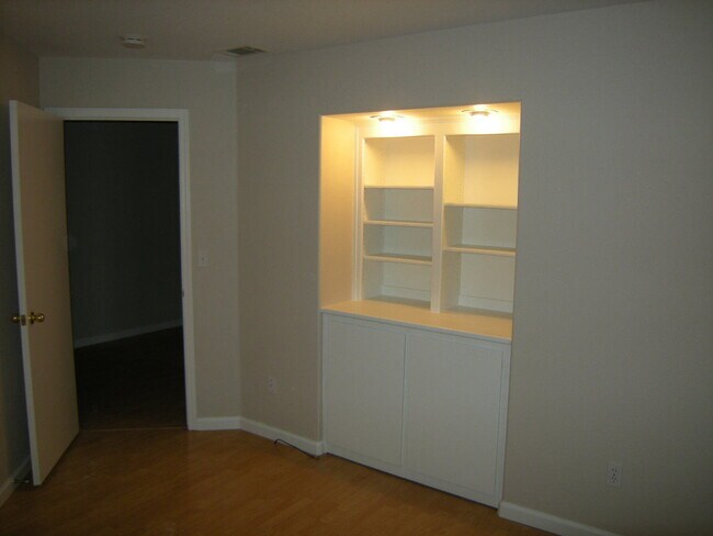 Building Photo - Charming 3-bedroom, 2-bathroom home!