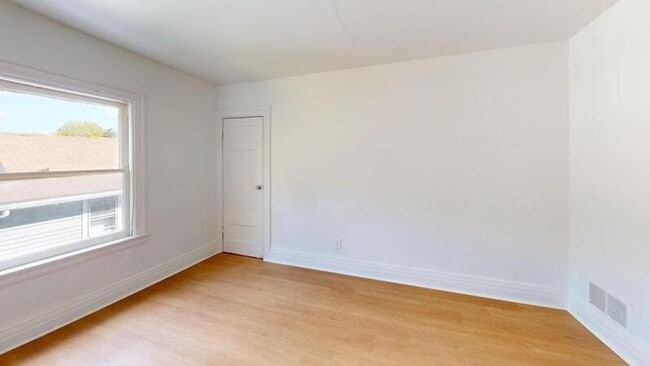 Building Photo - 588 Brown St