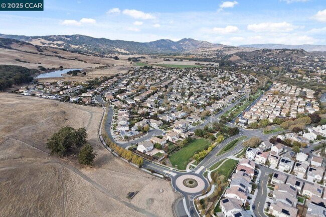 Building Photo - 732 Antiquity Dr