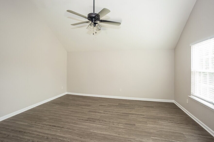 Building Photo - 1470 Kindred Cir NW