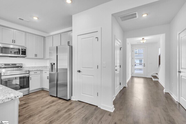 Building Photo - 1250 Westgate Vlg Dr