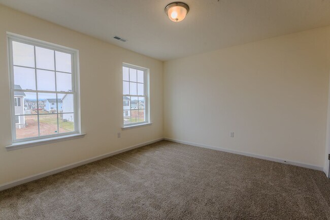 Building Photo - 3743 Castle Dr