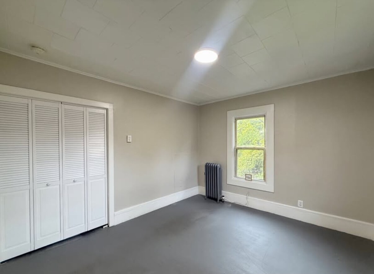 Building Photo - 341 Allen St