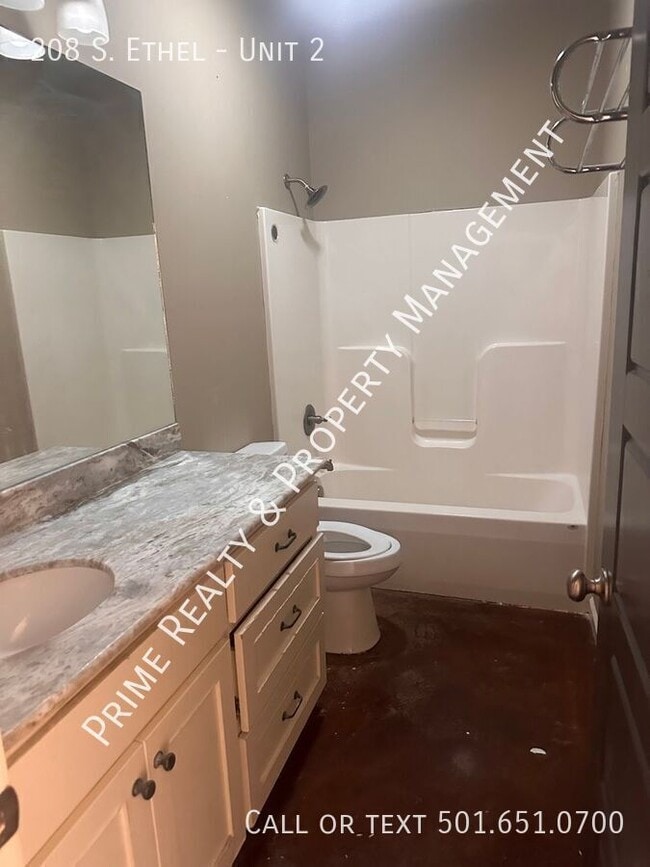 Building Photo - 208 S. Ethel-Unit 2