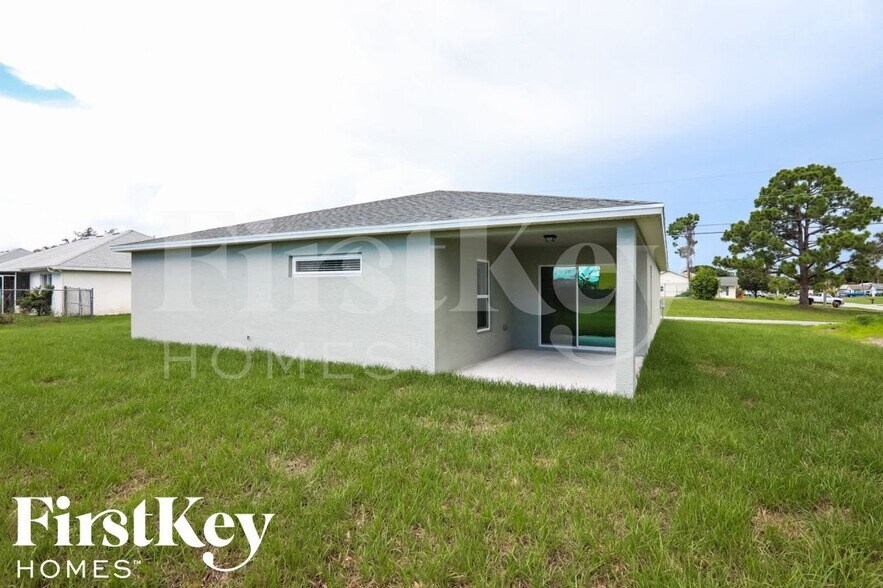 Building Photo - 3501 SW Voyager St