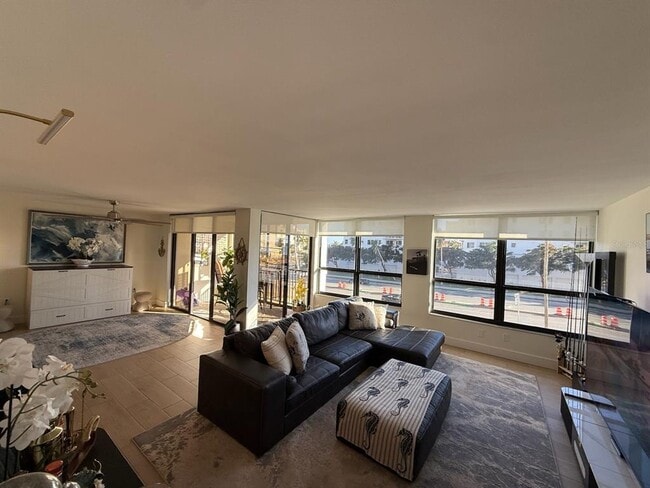 Building Photo - 11 Sunset Dr