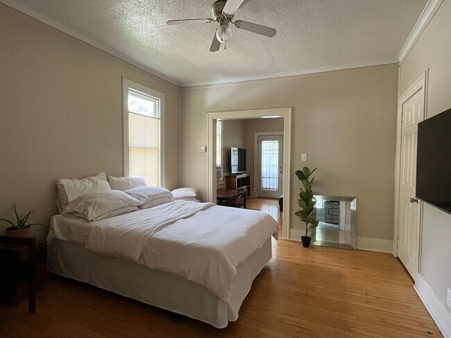 Building Photo - Charming, Sweet Home For Rent!