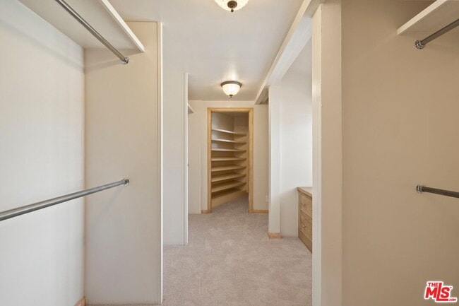 Building Photo - 1029 Chevy Chase Dr