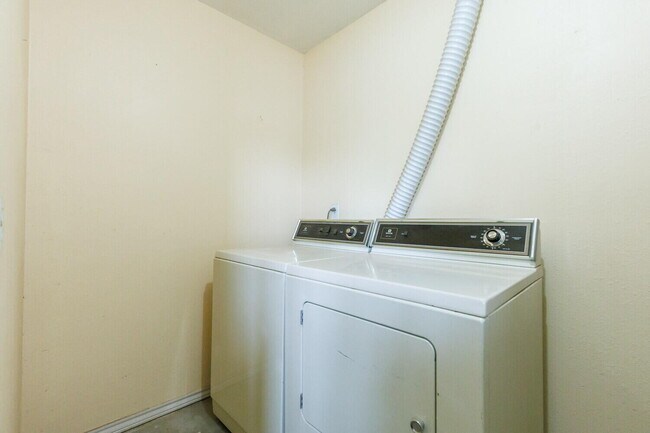 Building Photo - 3406 65th Dr