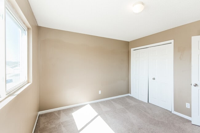 Building Photo - 2606 Deerfield Blvd