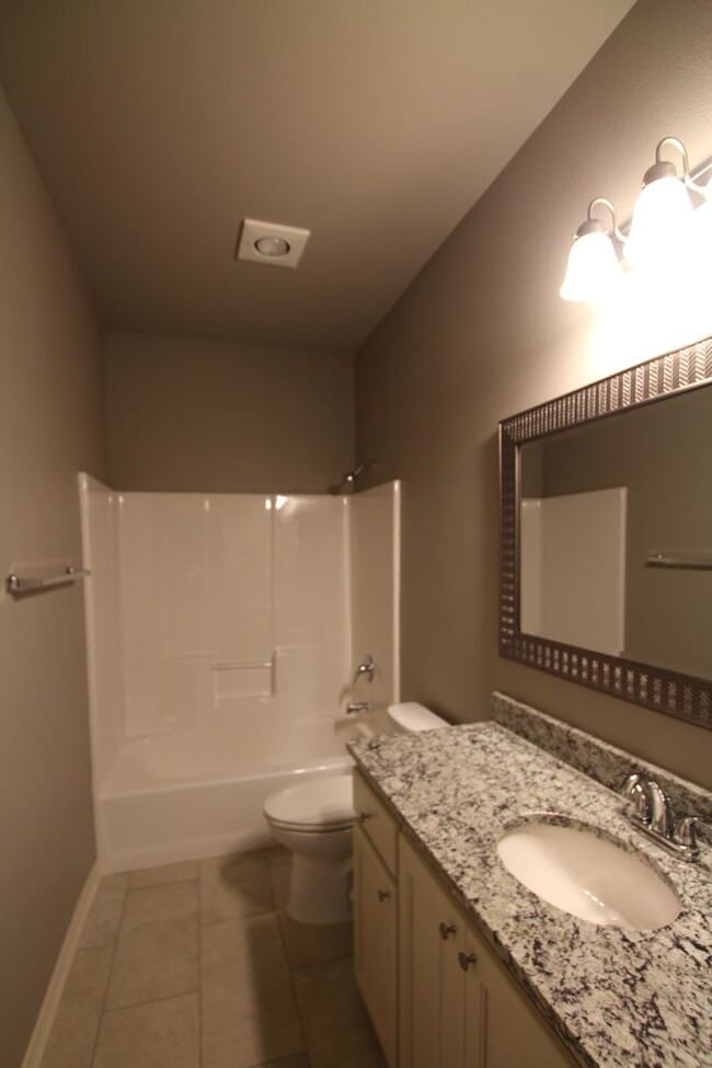 Building Photo - Beautiful 3 Bedroom 2 Bath Coming Soon in ...
