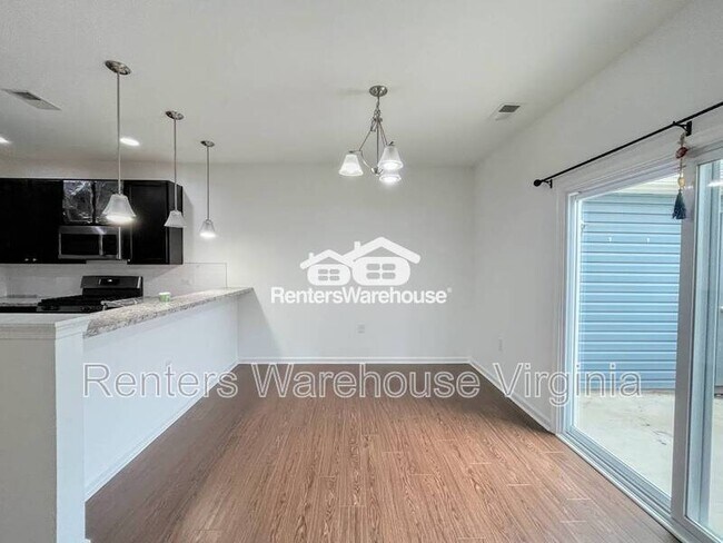 Building Photo - 1713 Dresdon Ln