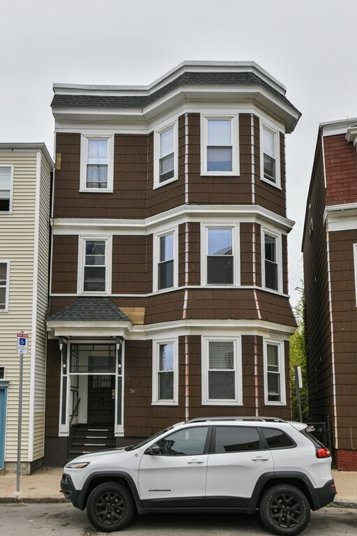 Building Photo - 38 Vinton St