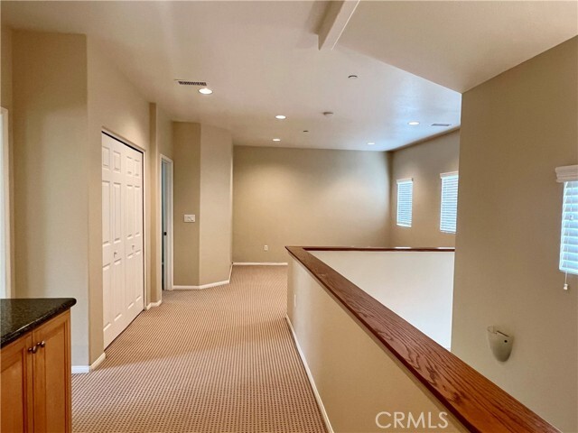 Building Photo - 266 S Redwood Ave