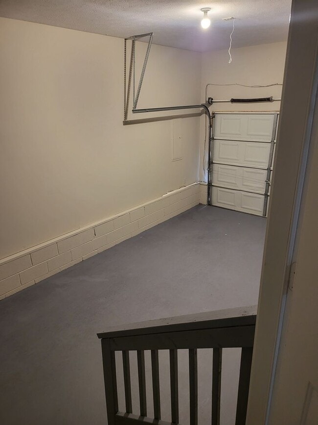 Building Photo - Large 3br 2ba with garage and privacy fence in Antioch, Tn