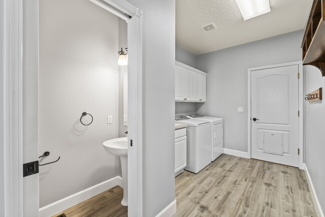 Building Photo - 15081 Widgeon Ave