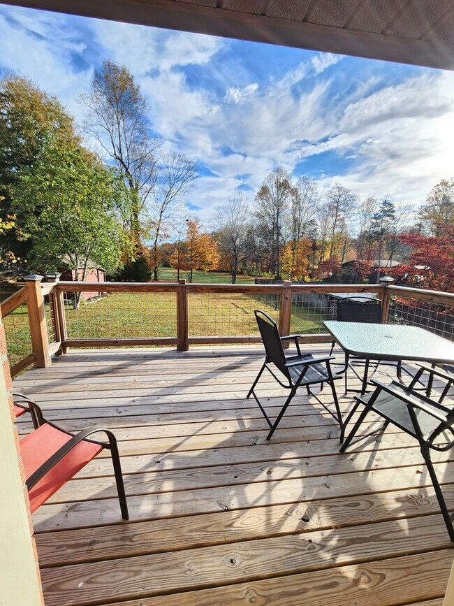 Building Photo - 3232 Fairoaks Dr
