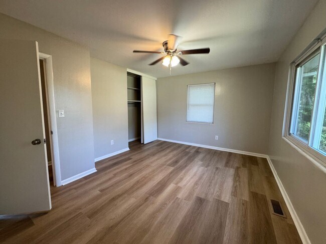 Building Photo - 3 Bedroom, 2 Bath home in Live Oak