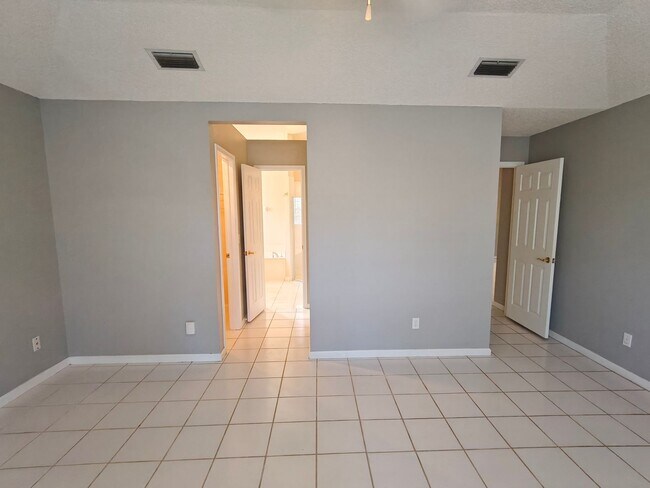 Building Photo - Florida Living at Its Best – 3BR Home with Hot Tub & Resort Amenities