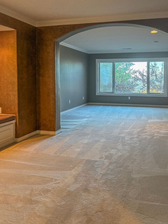 Building Photo - 9137 NW McKenna Dr