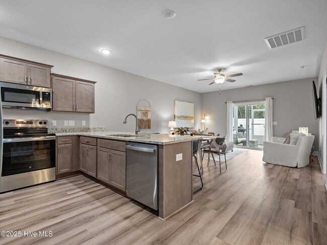 Building Photo - 150 Coastline Cir