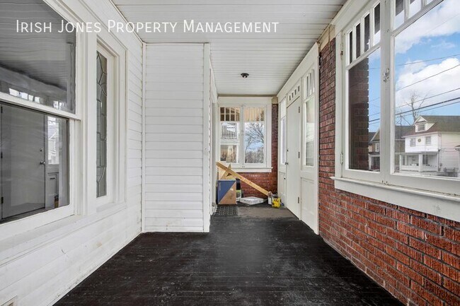 Building Photo - 41 Parkview Ave