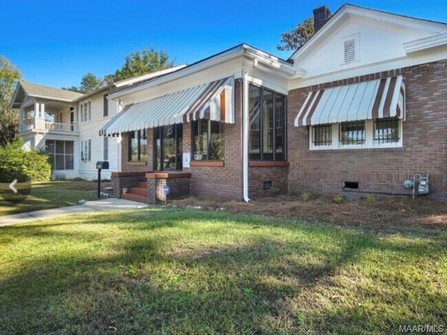 Building Photo - 1427 Court St