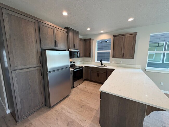 Building Photo - 1123 Sally Ln