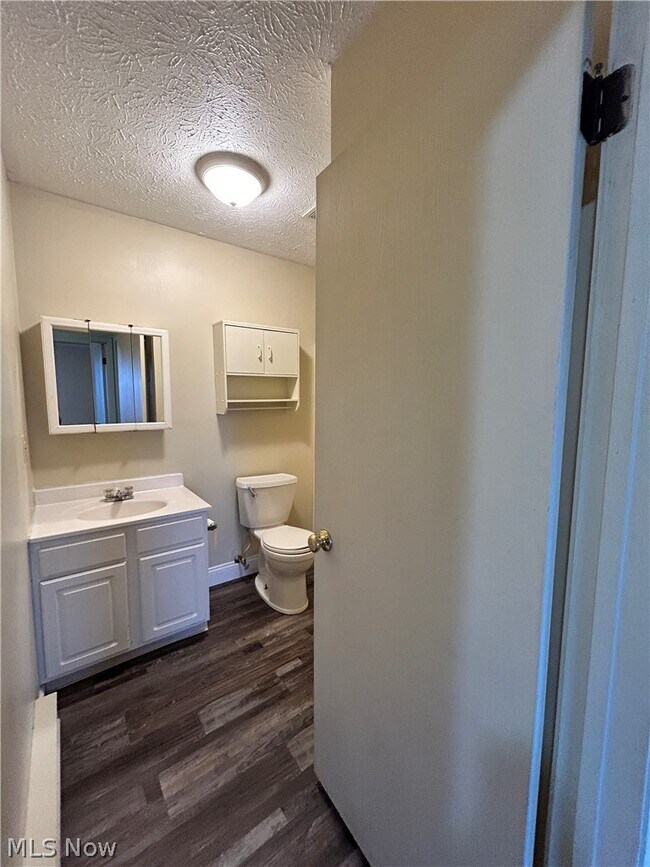 Building Photo - 200 Fernwood Rd