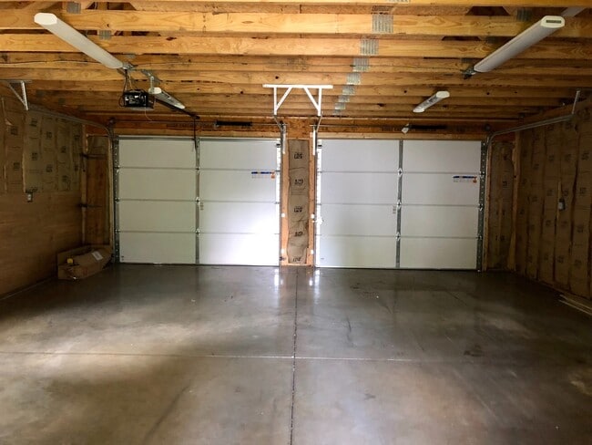 Building Photo - Cleveland Park Renovation!  Walking Distance to Everything! Jetted Shower - Fully Fenced - Garage...