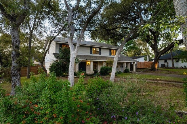 Building Photo - 9502 Castlewood Dr