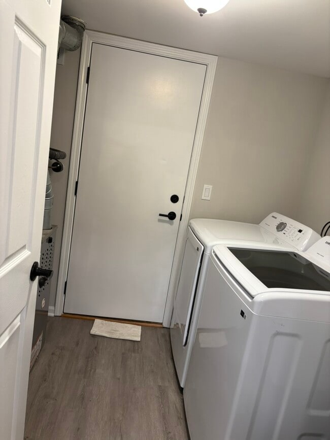 Building Photo - 716 Clover Hill Ct