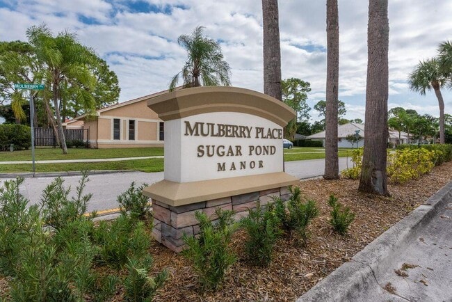 Building Photo - 1025 Staghorn St