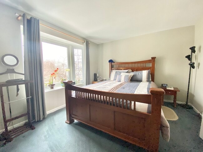 Building Photo - 1949 Governors Ln