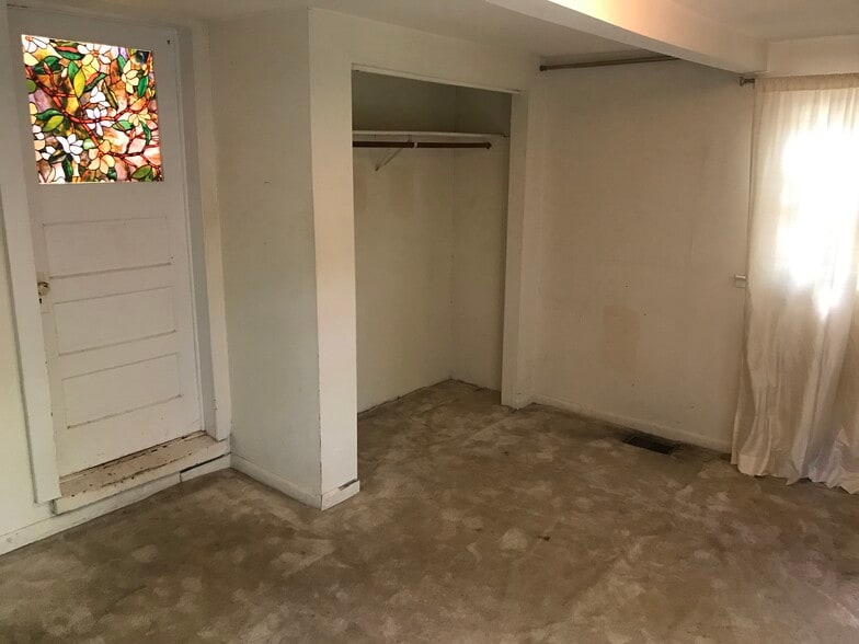 Building Photo - 2121 19th St N