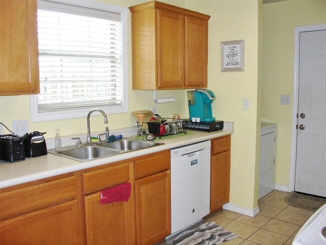 Building Photo - 106 Vista Way