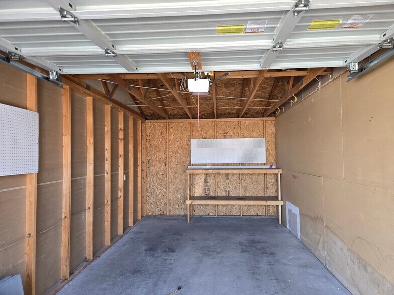 Building Photo - 315 Janet St