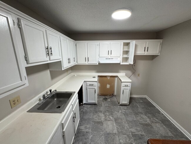 Building Photo - 3 Bedroom Townhouse in Wildwood Trace - Vo...