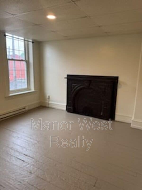 Primary Photo - 207 W Market St