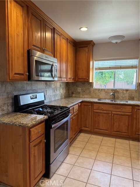 Building Photo - 1353 Pengra St
