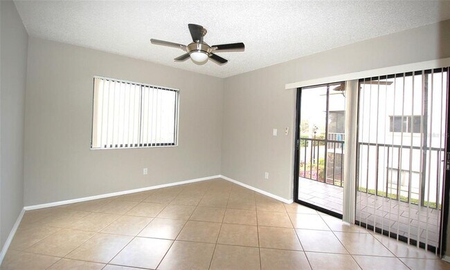 Building Photo - 3300 Fox Chase Cir